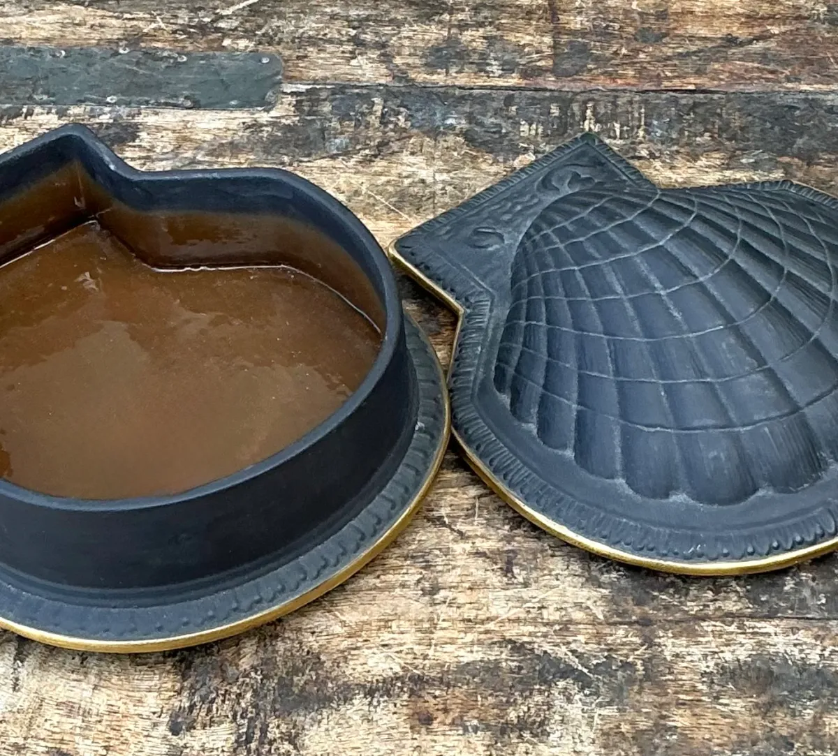 Vintage Italian Black Porcelain Shell Box — additional photo 6