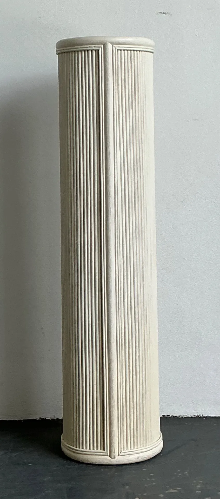 Vintage White Painted Rattan Pedestal — additional photo 5