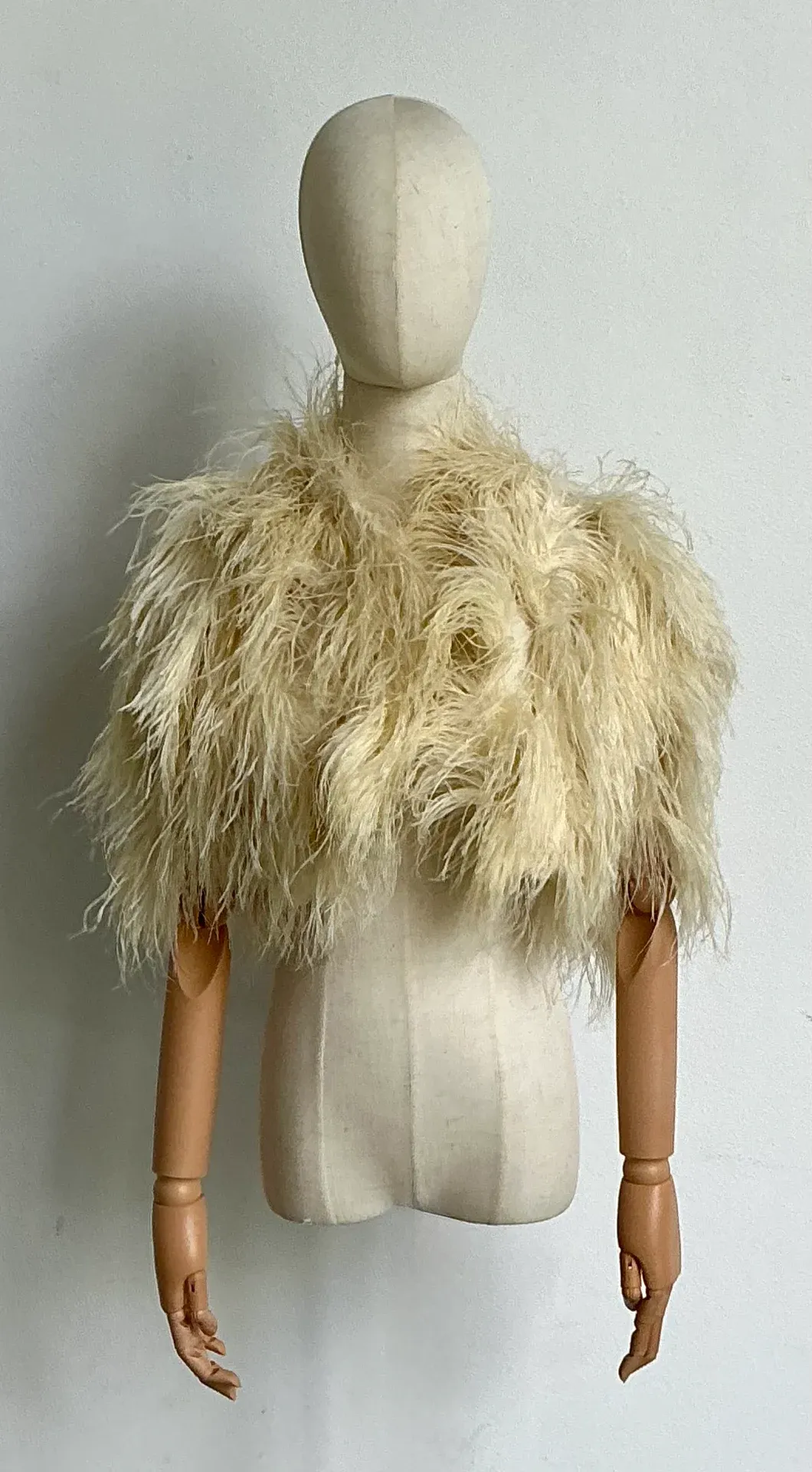 Vintage Ostrich Feather Peignor — additional photo 1