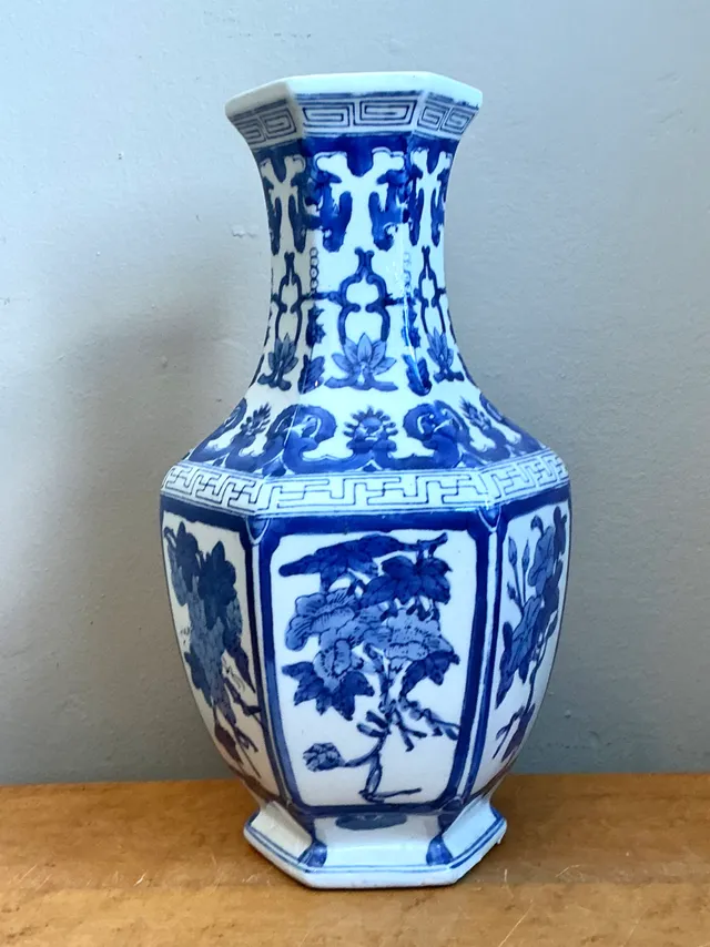 Vintage Chinese Blue and White Ceramic Vase — additional photo 4