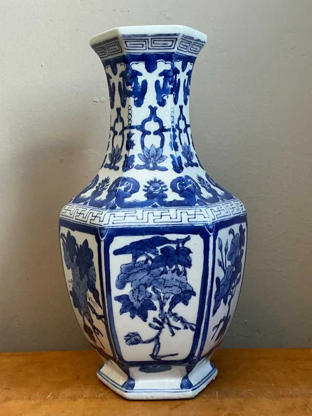 Vintage Chinese Blue and White Ceramic Vase — additional photo 5