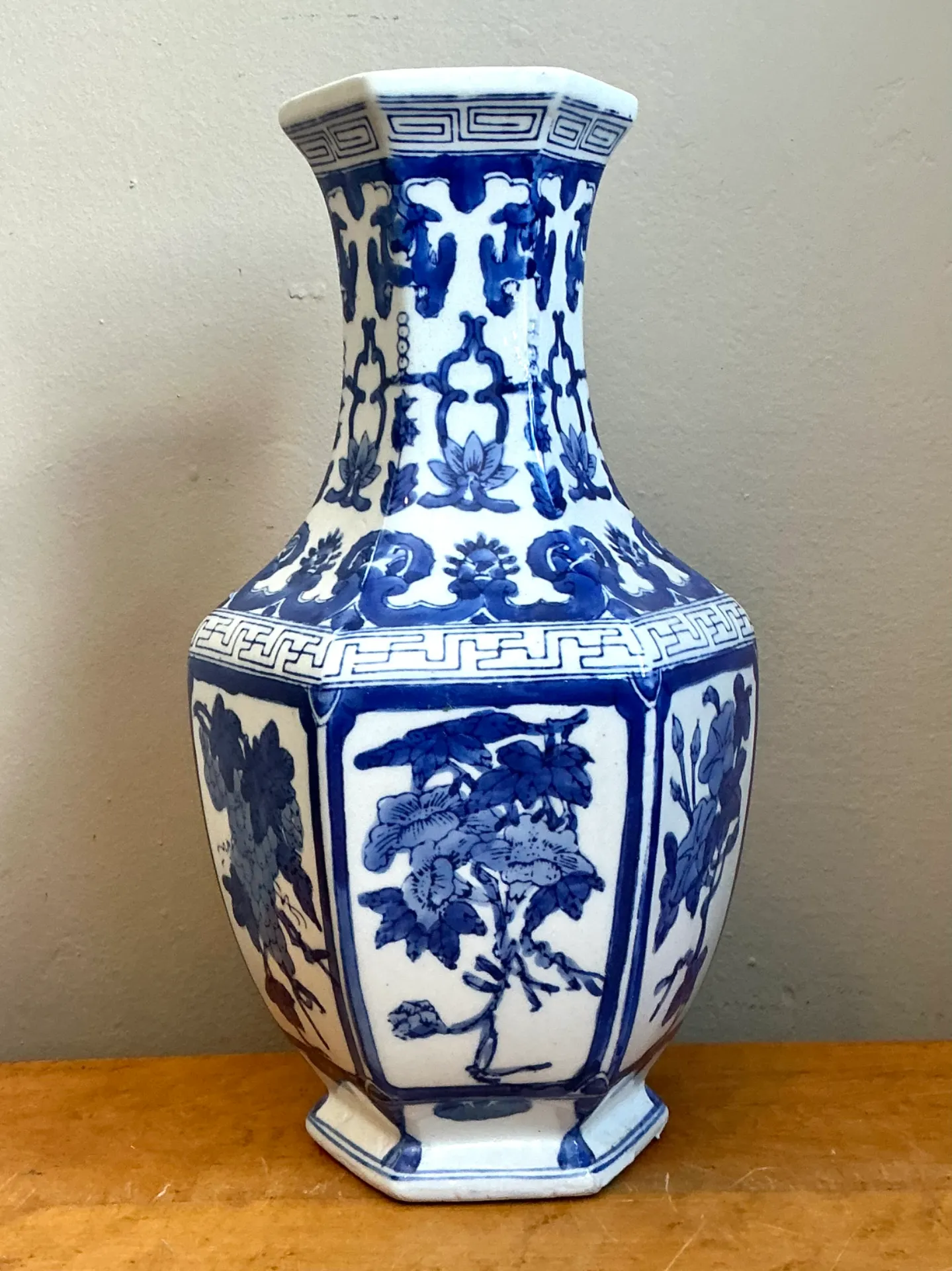 Vintage Chinese Blue and White Ceramic Vase — additional photo 1