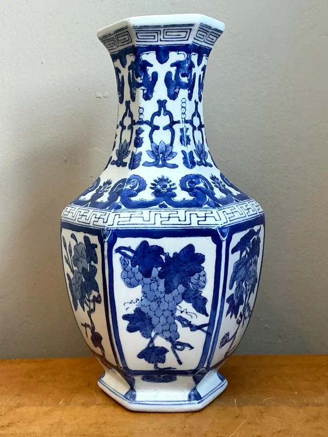 Vintage Chinese Blue and White Ceramic Vase — additional photo 3