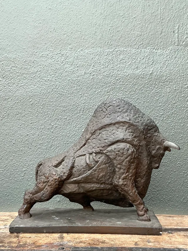 Vintage MCM Textured Plaster Bull Sculpture — additional photo 4