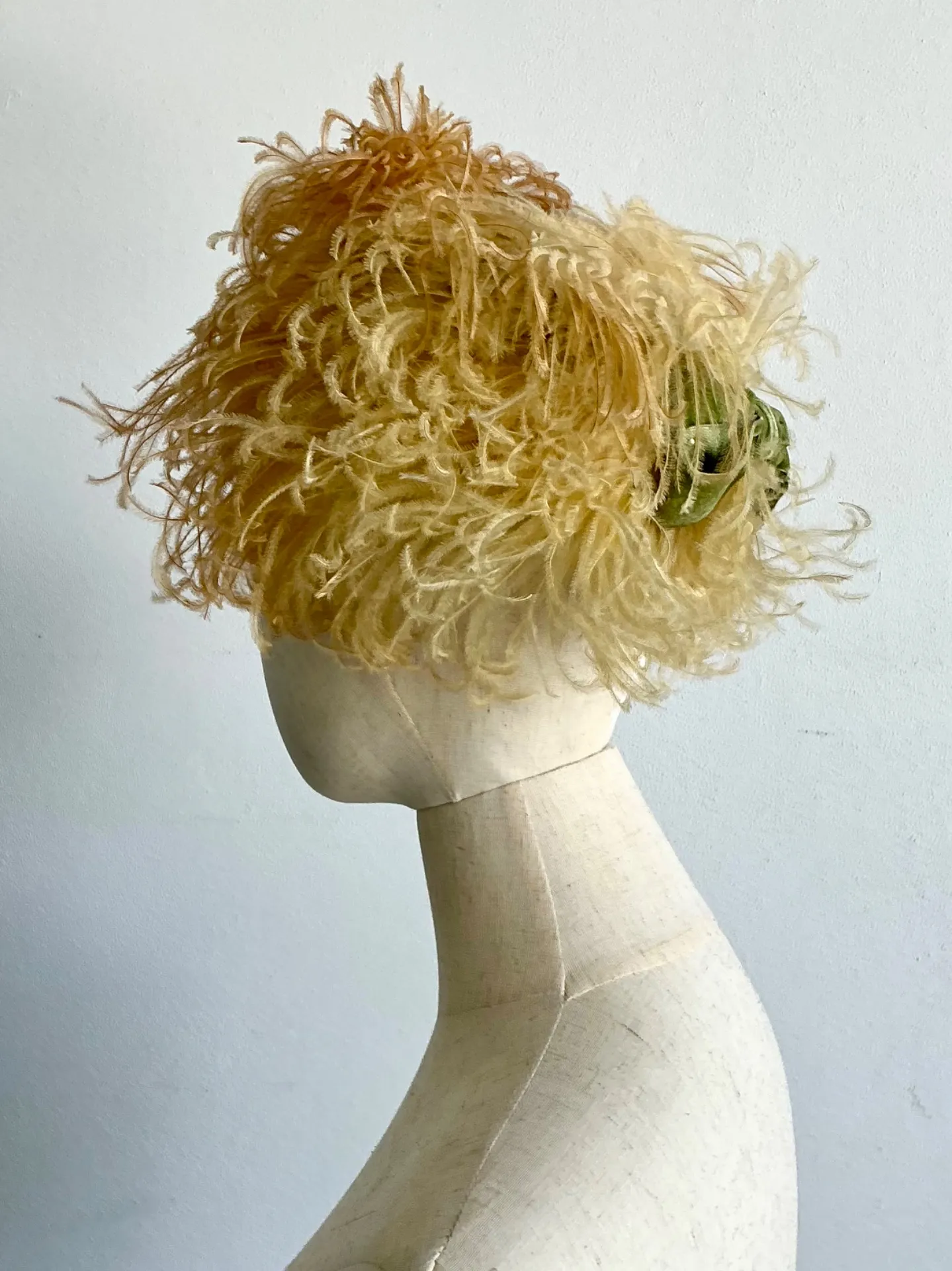 Vintage Ostrich Feather Hat With Velvet Bow — additional photo 7