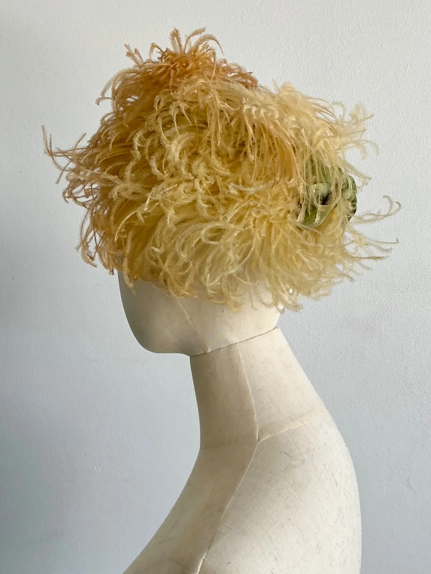 Vintage Ostrich Feather Hat With Velvet Bow — additional photo 1
