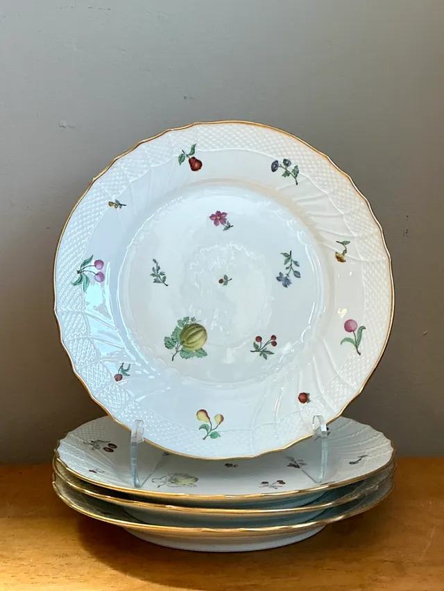 Vintage Richard Ginori Italian Floral and Fruit Porcelain Plates - Set Of 4 — additional photo 1