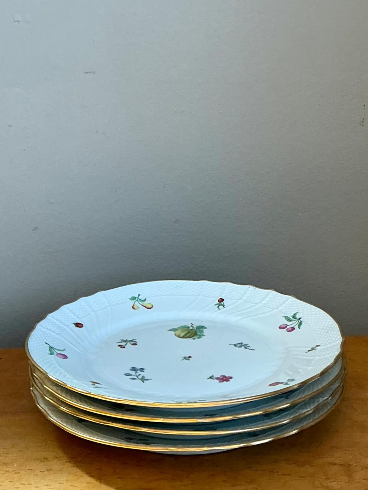 Vintage Richard Ginori Italian Floral and Fruit Porcelain Plates - Set Of 4 — additional photo 3