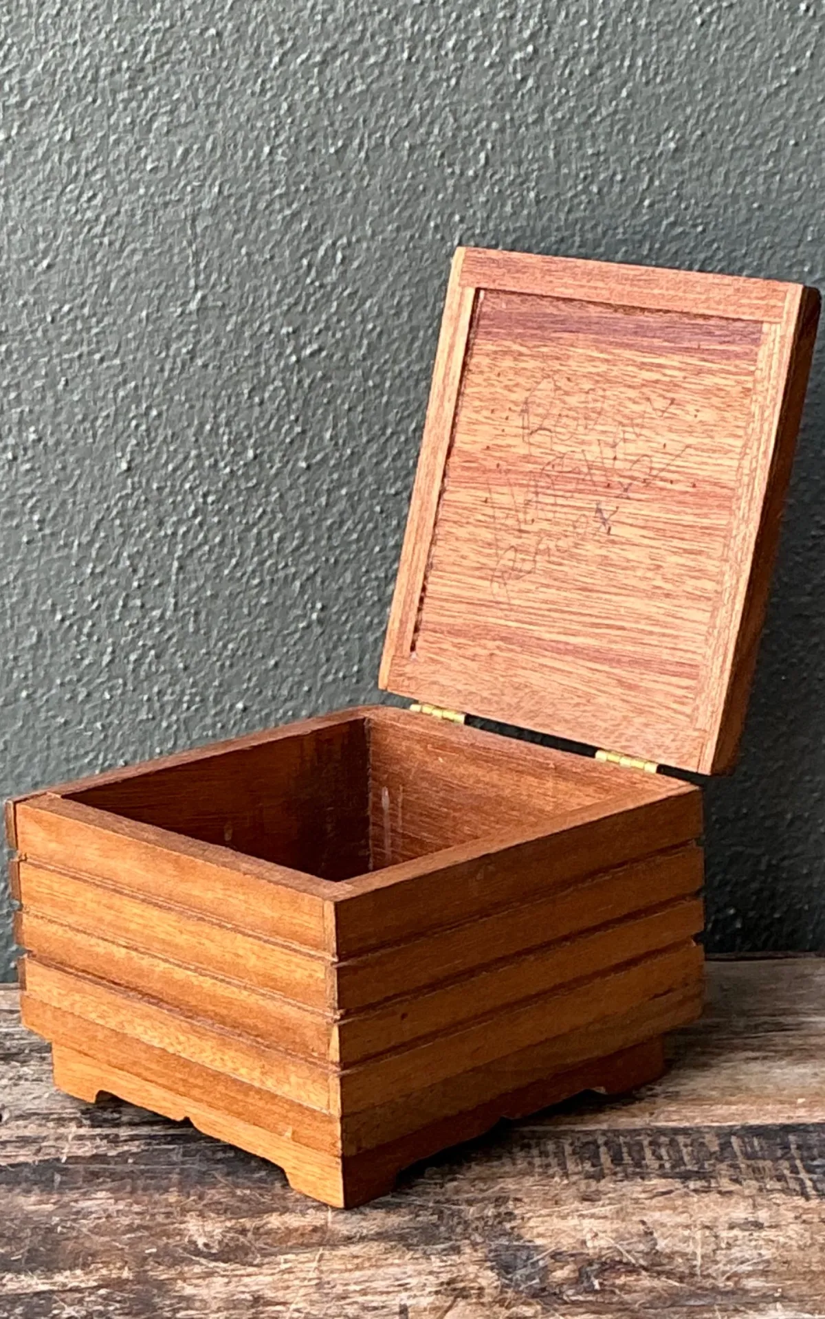 Vintage Rustic Wood Storage Box — additional photo 2