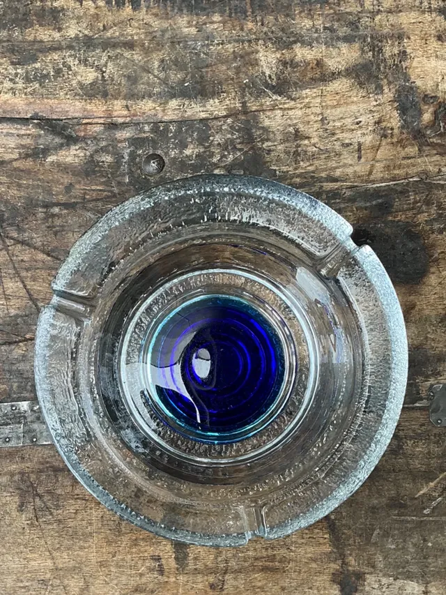 Vintage Mid-Century Modern Glass Ashtray — additional photo 2