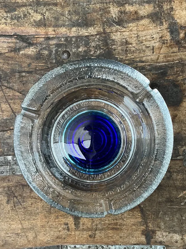 Vintage Mid-Century Modern Glass Ashtray — additional photo 5