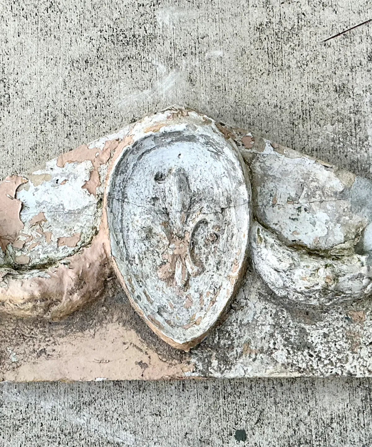 Vintage Cement Fleur-de-Lis Architectural Fragment — additional photo 6