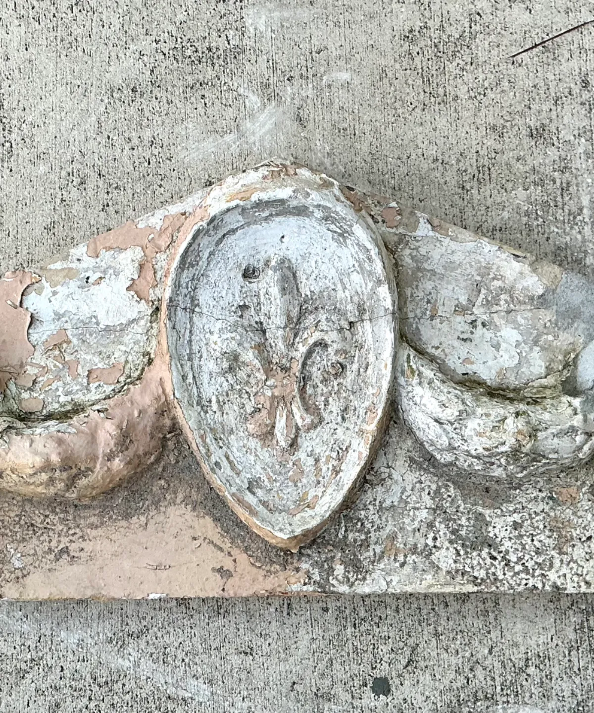 Vintage Cement Fleur-de-Lis Architectural Fragment — additional photo 8