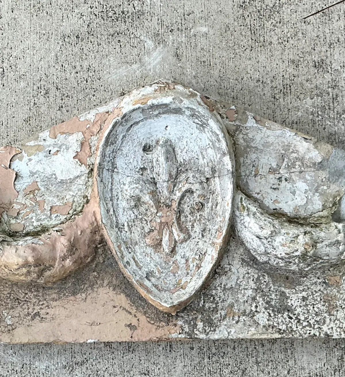 Vintage Cement Fleur-de-Lis Architectural Fragment — additional photo 2