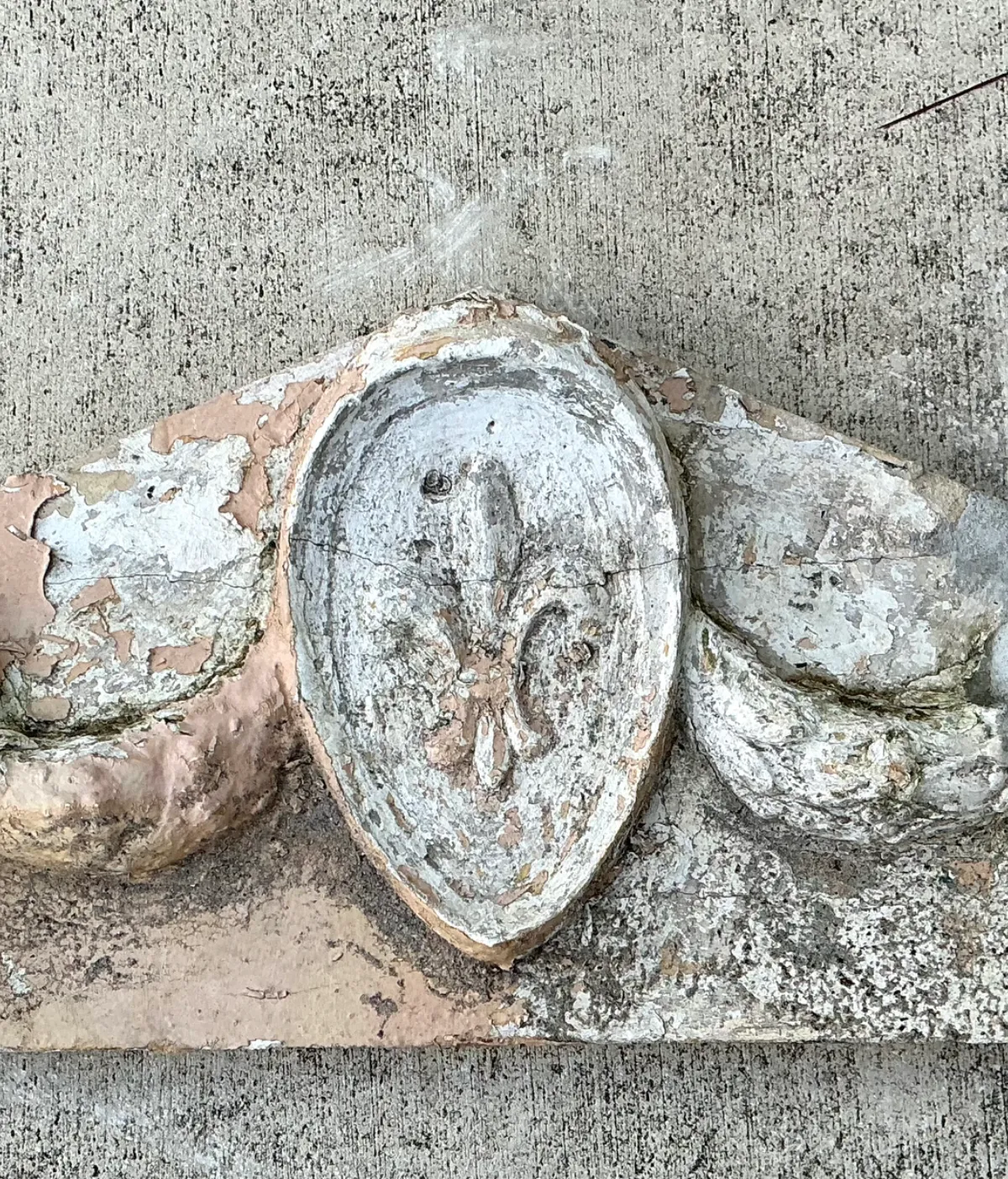 Vintage Cement Fleur-de-Lis Architectural Fragment — additional photo 7