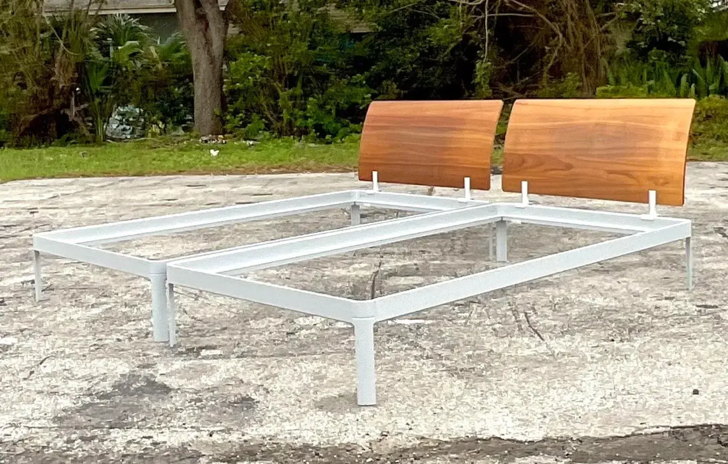 Late 20th Century Vintage Contemporary Wood Flared Twin Beds - a Pair — additional photo 3