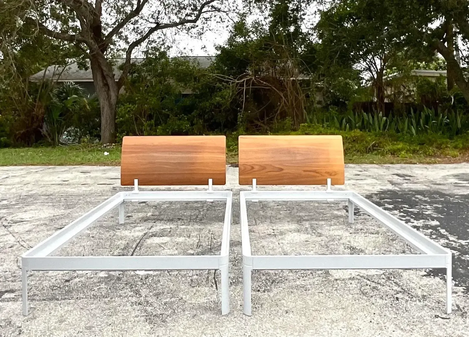 Late 20th Century Vintage Contemporary Wood Flared Twin Beds - a Pair — additional photo 4