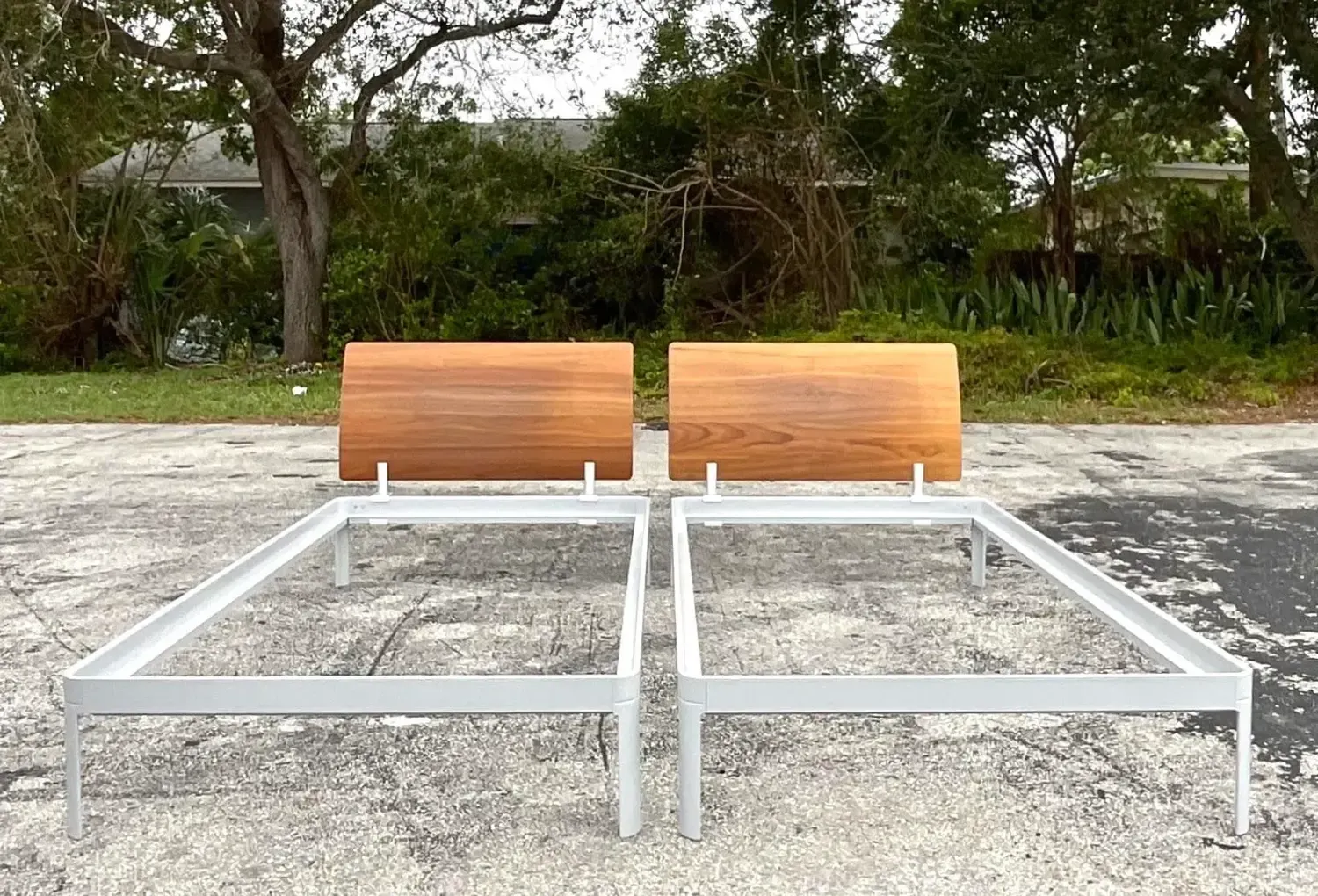 Late 20th Century Vintage Contemporary Wood Flared Twin Beds - a Pair — additional photo 5