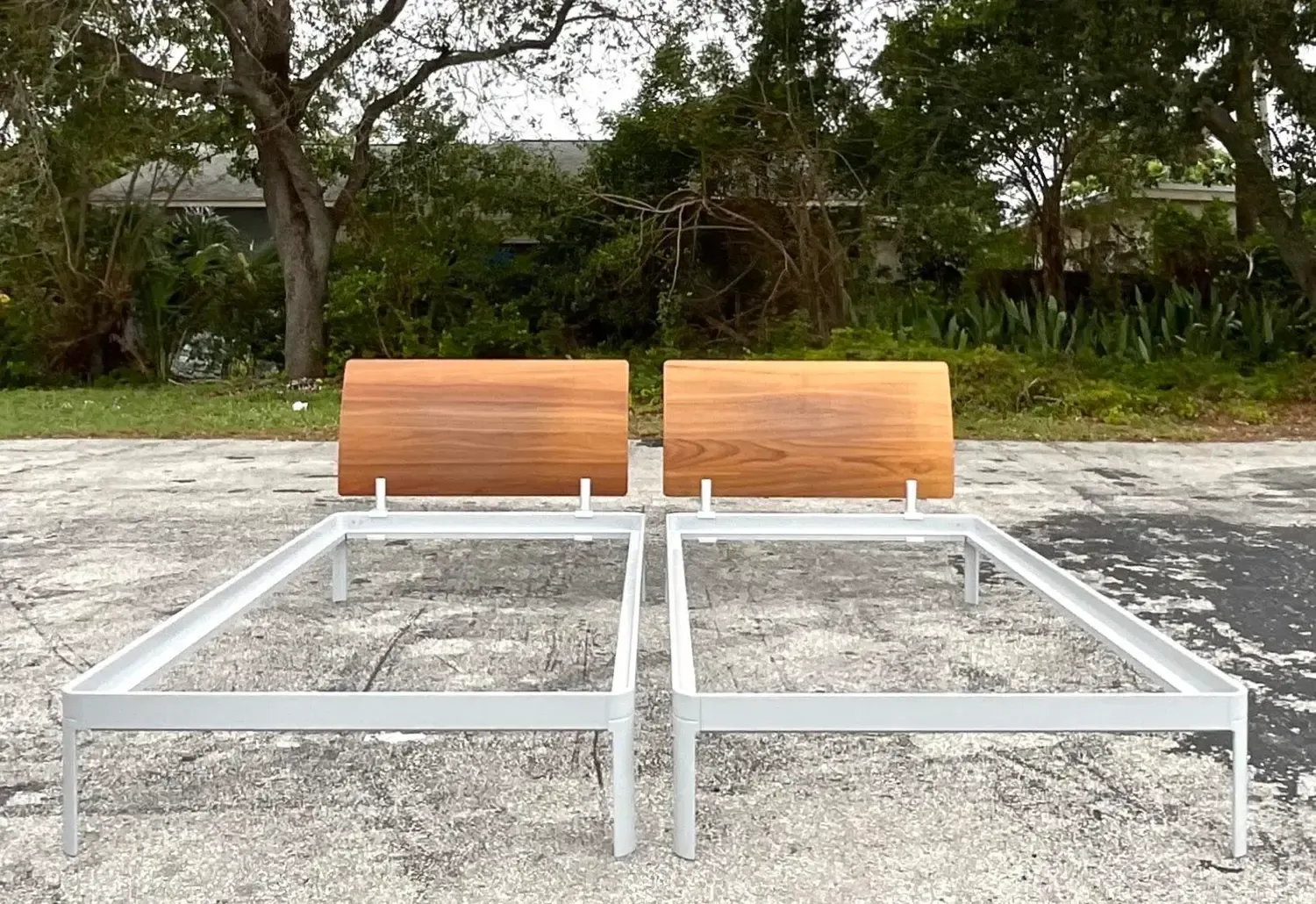 Late 20th Century Vintage Contemporary Wood Flared Twin Beds - a Pair — additional photo 7