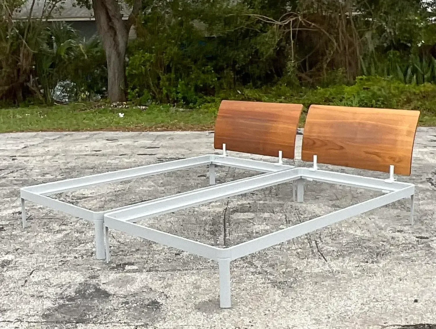 Late 20th Century Vintage Contemporary Wood Flared Twin Beds - a Pair — additional photo 8