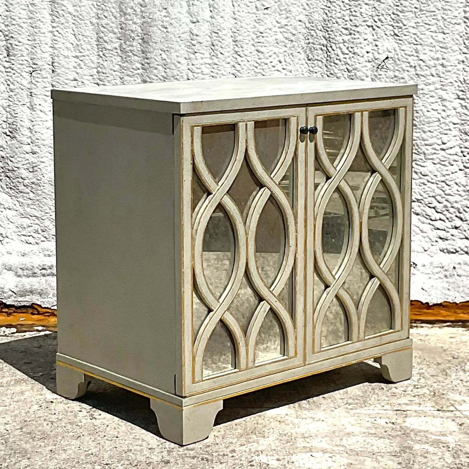 Late 20th Century Vintage Regency Gilt Tipped Cabinet — additional photo 7
