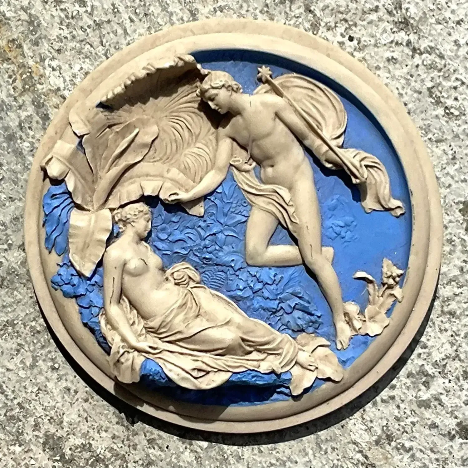 Mid 20th Century Vintage Regency Resin Italian Frieze Medallion — additional photo 1