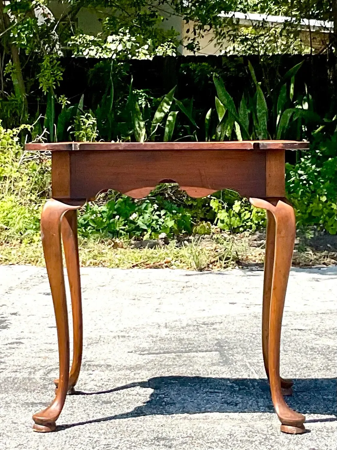 Mid 20th Century Vintage Traditional Knotty Pine Side Table — additional photo 4