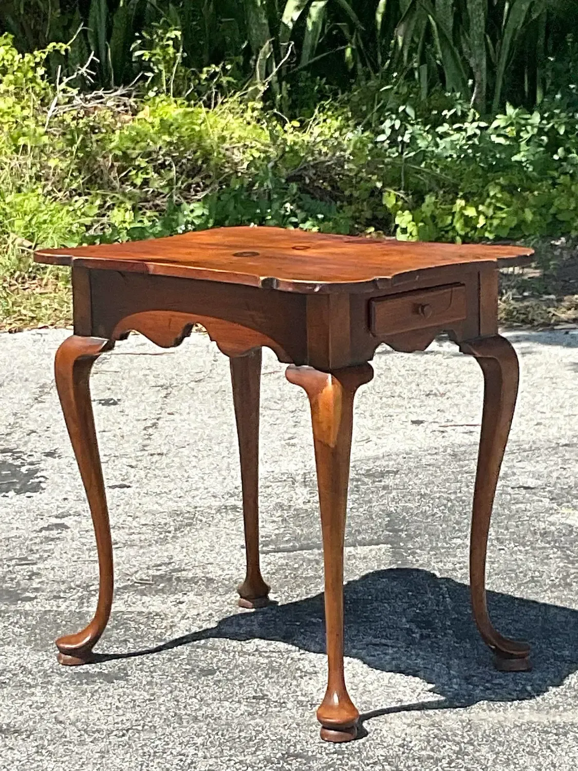 Mid 20th Century Vintage Traditional Knotty Pine Side Table — additional photo 5