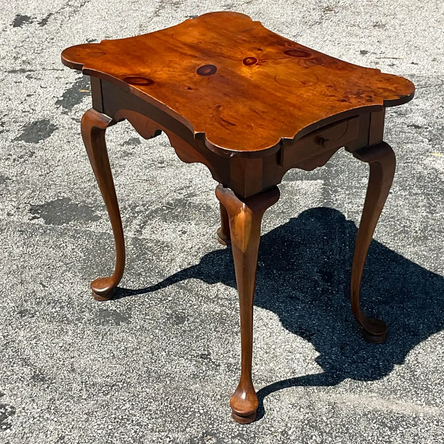 Mid 20th Century Vintage Traditional Knotty Pine Side Table — additional photo 7