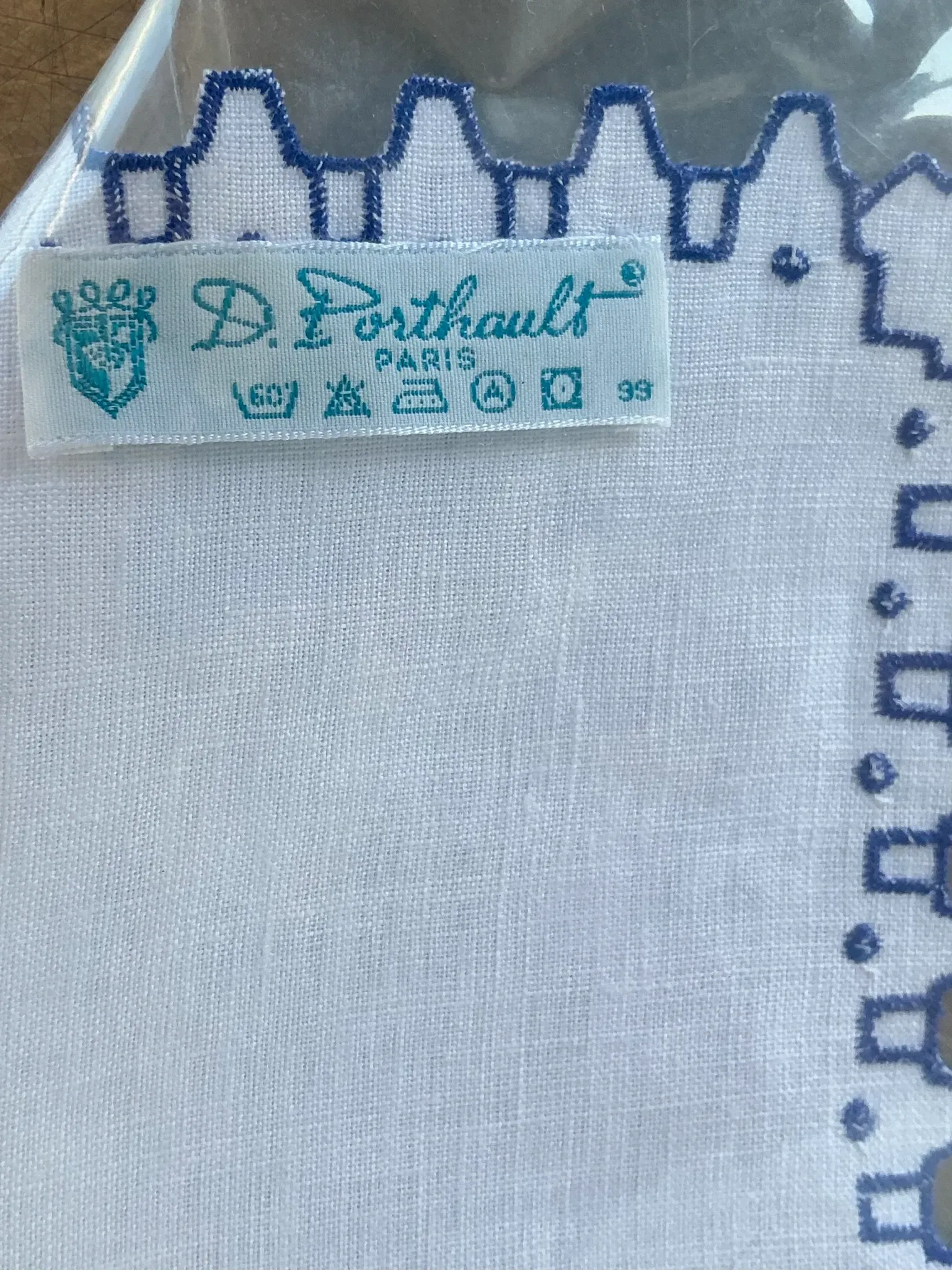 Regency Embroidered D. Porthault Paris Placemat And Napkin - Set Of 6 — additional photo 3