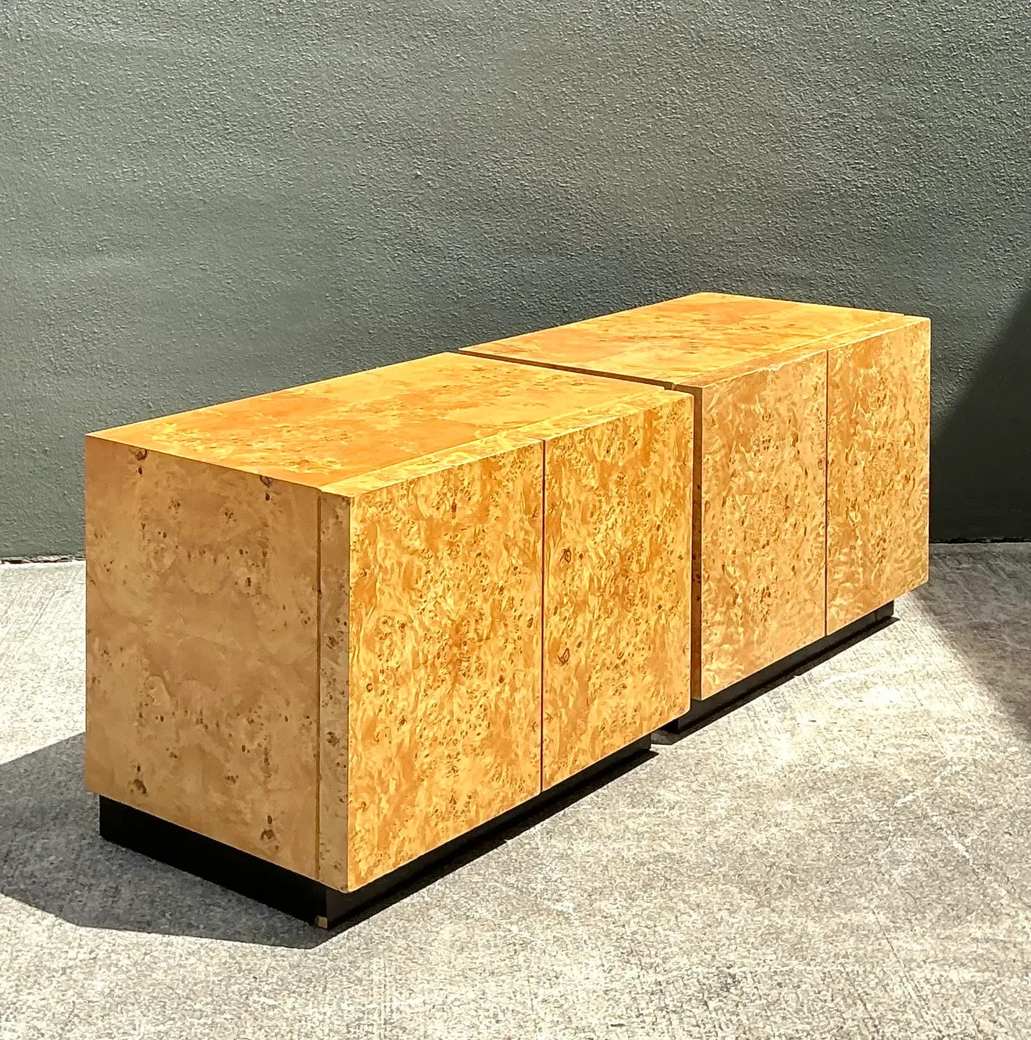 Vintage 1970s Burl Nightstands After Baughman - A Pair — additional photo 1