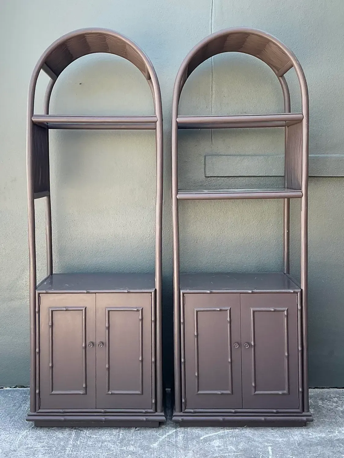 Vintage Arched Rattan Etagere - A Pair — additional photo 3