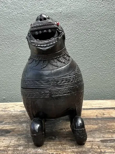 Vintage Asian Carved Wood Lion Box — additional photo 2