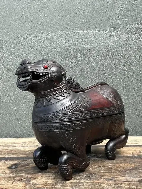 Vintage Asian Carved Wood Lion Box — additional photo 5
