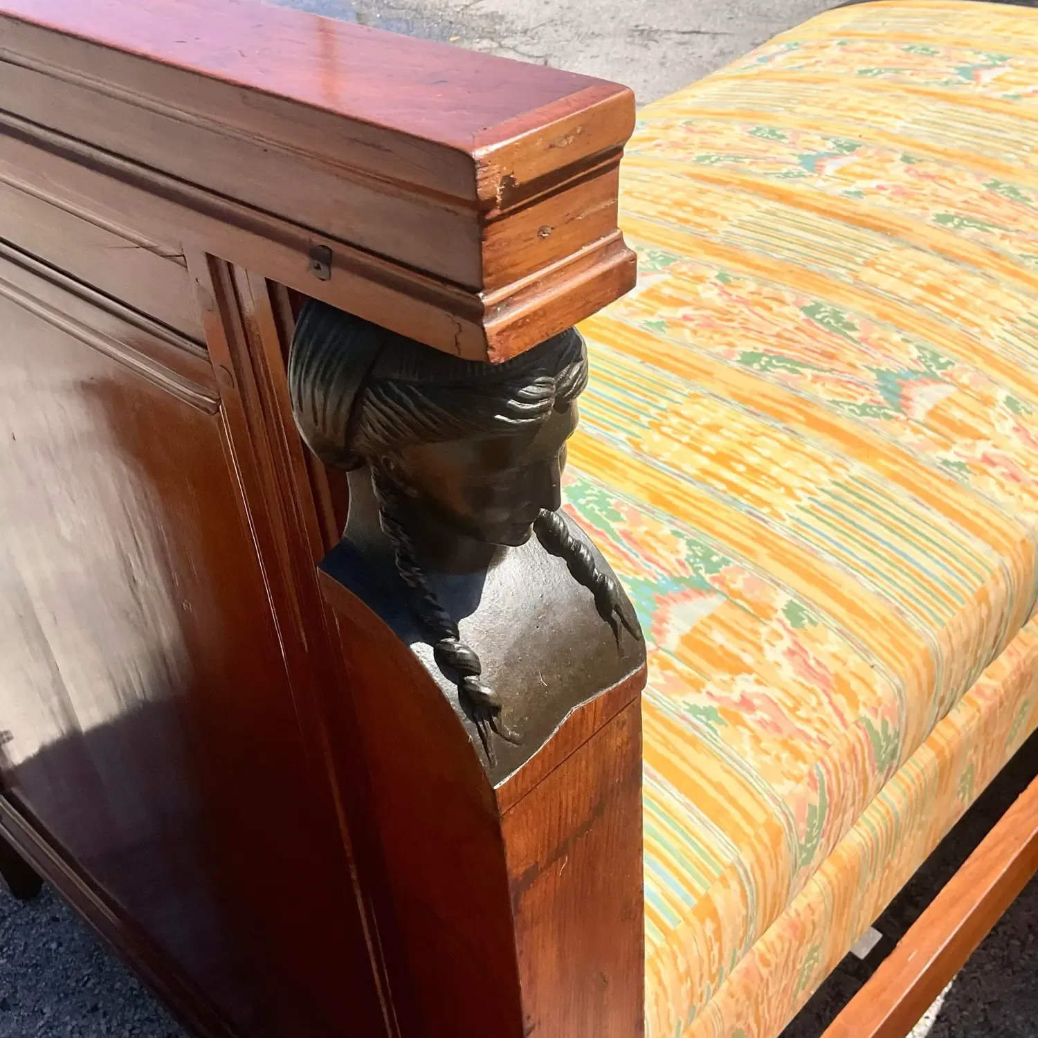 Vintage Boho 19th Century Austrian Walnut Biedermeier Trundle Bed — additional photo 5