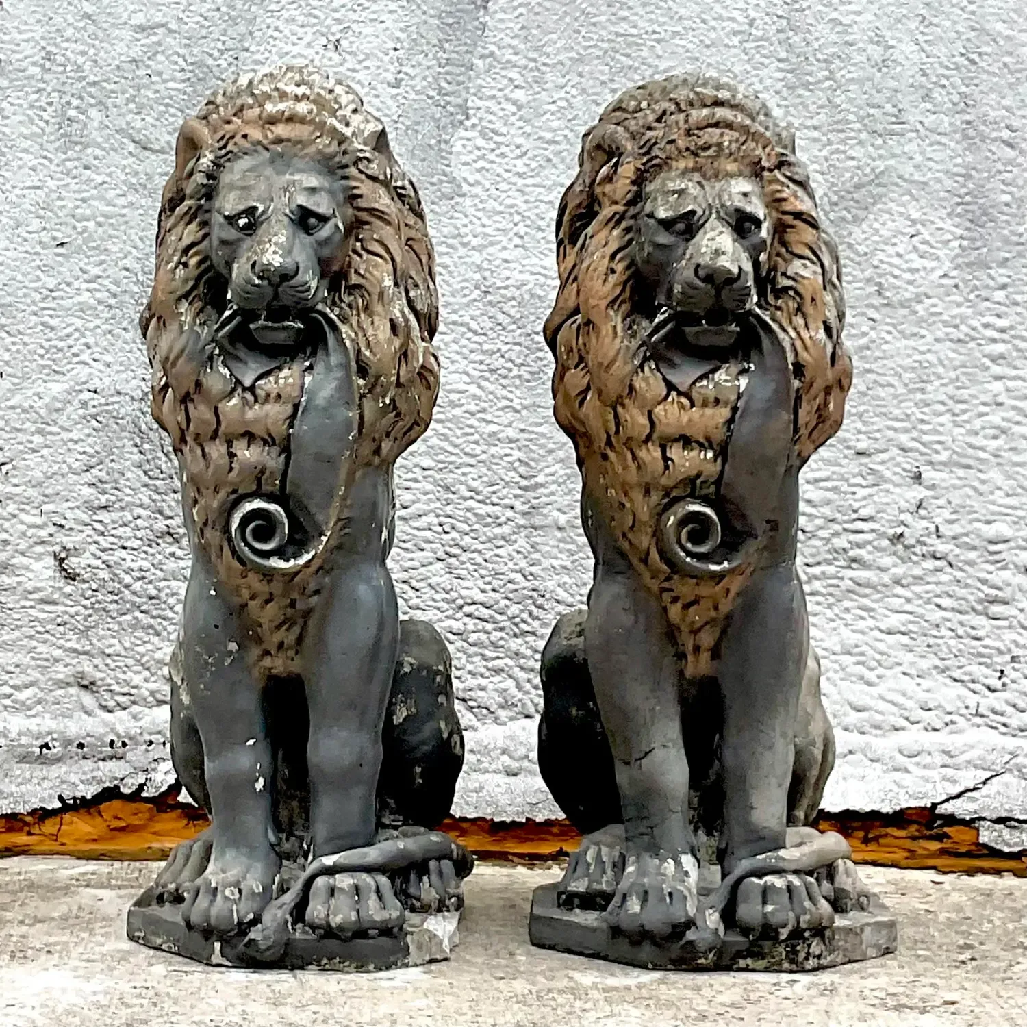 Vintage Boho Cast Concrete Lion Statues - a Pair — additional photo 3