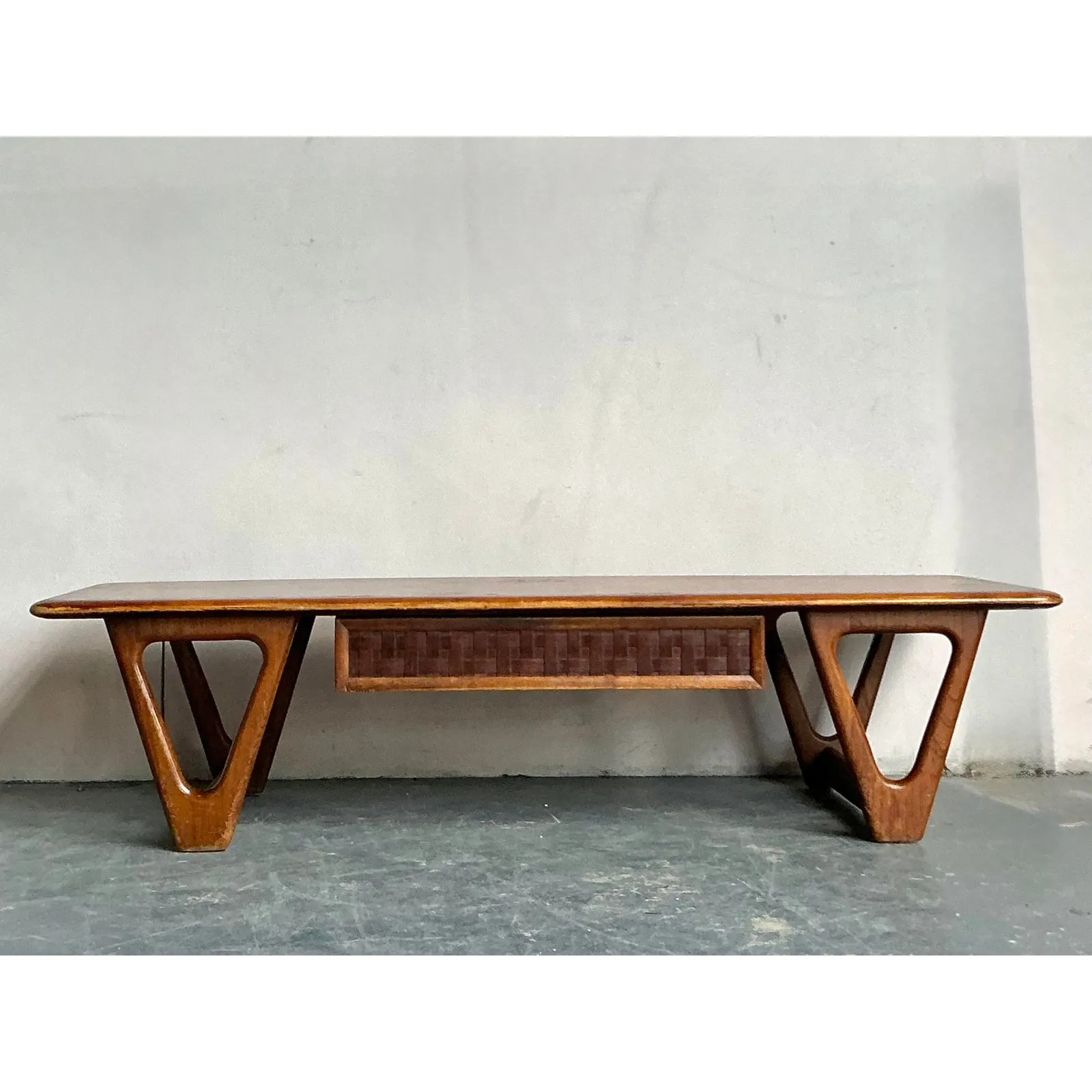 Vintage Boho Lane “Perception” Triangle Coffee Table — additional photo 3