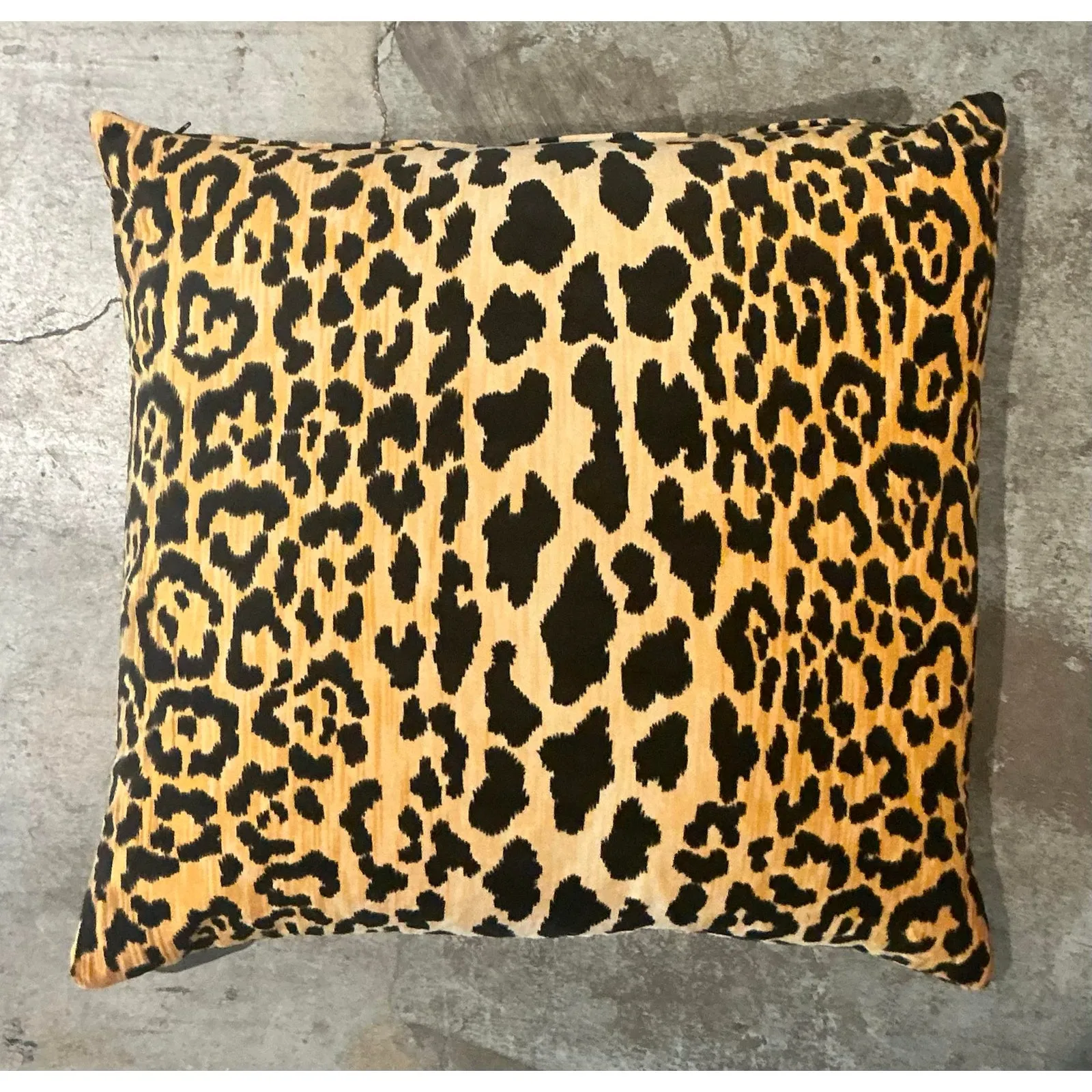 Vintage Boho Leopard Velvet Throw Pillow — additional photo 2