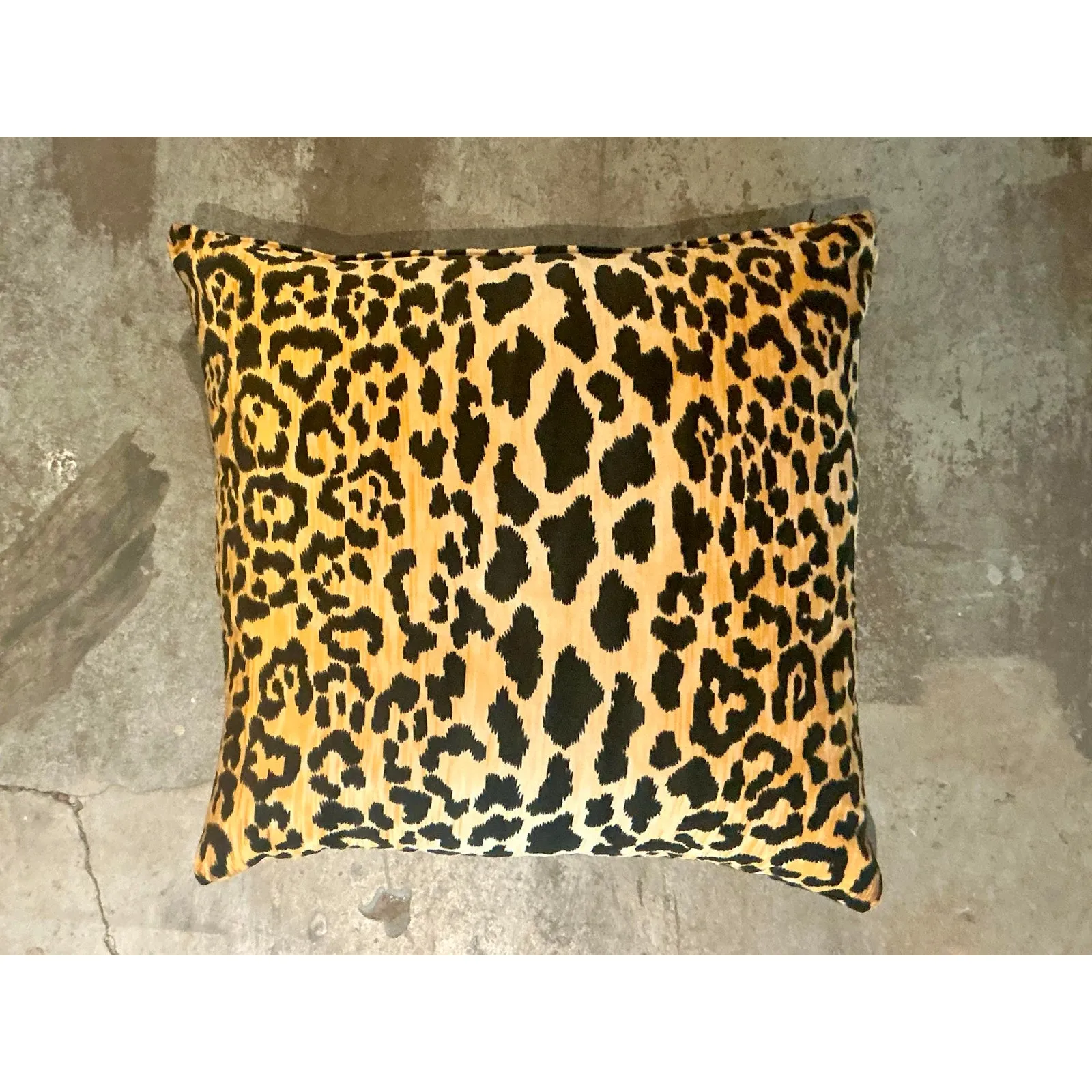 Vintage Boho Leopard Velvet Throw Pillow — additional photo 3