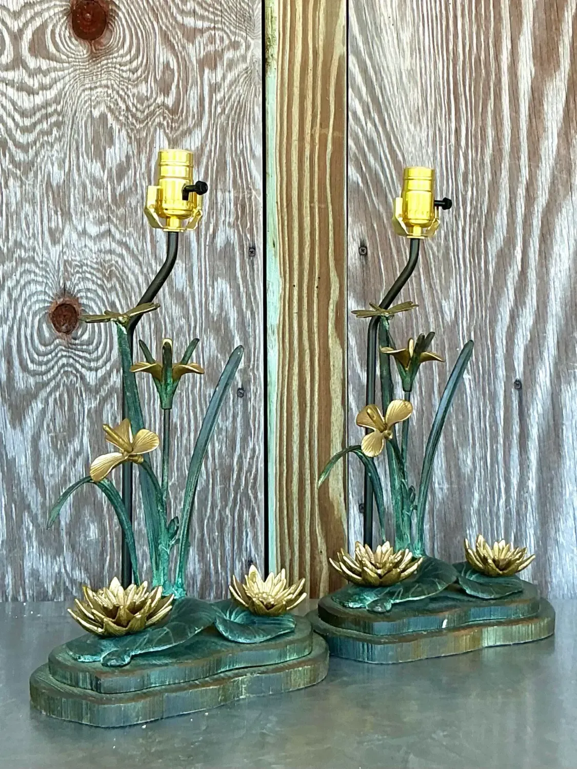 Vintage Boho Patinated Bronze Lily Pad Lamp — additional photo 4