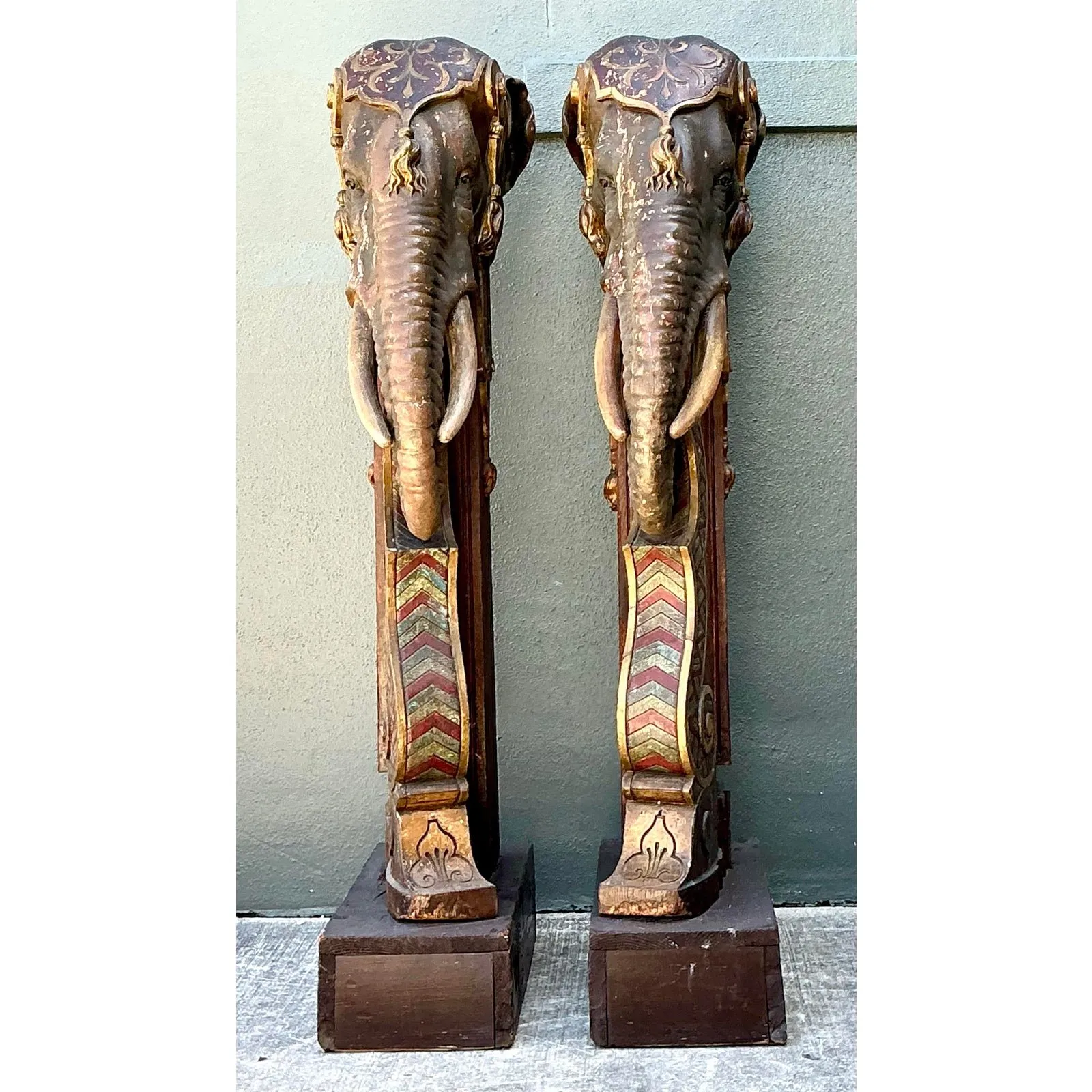 Vintage Boho Polychromed Elephant Statues - A Pair — additional photo 3