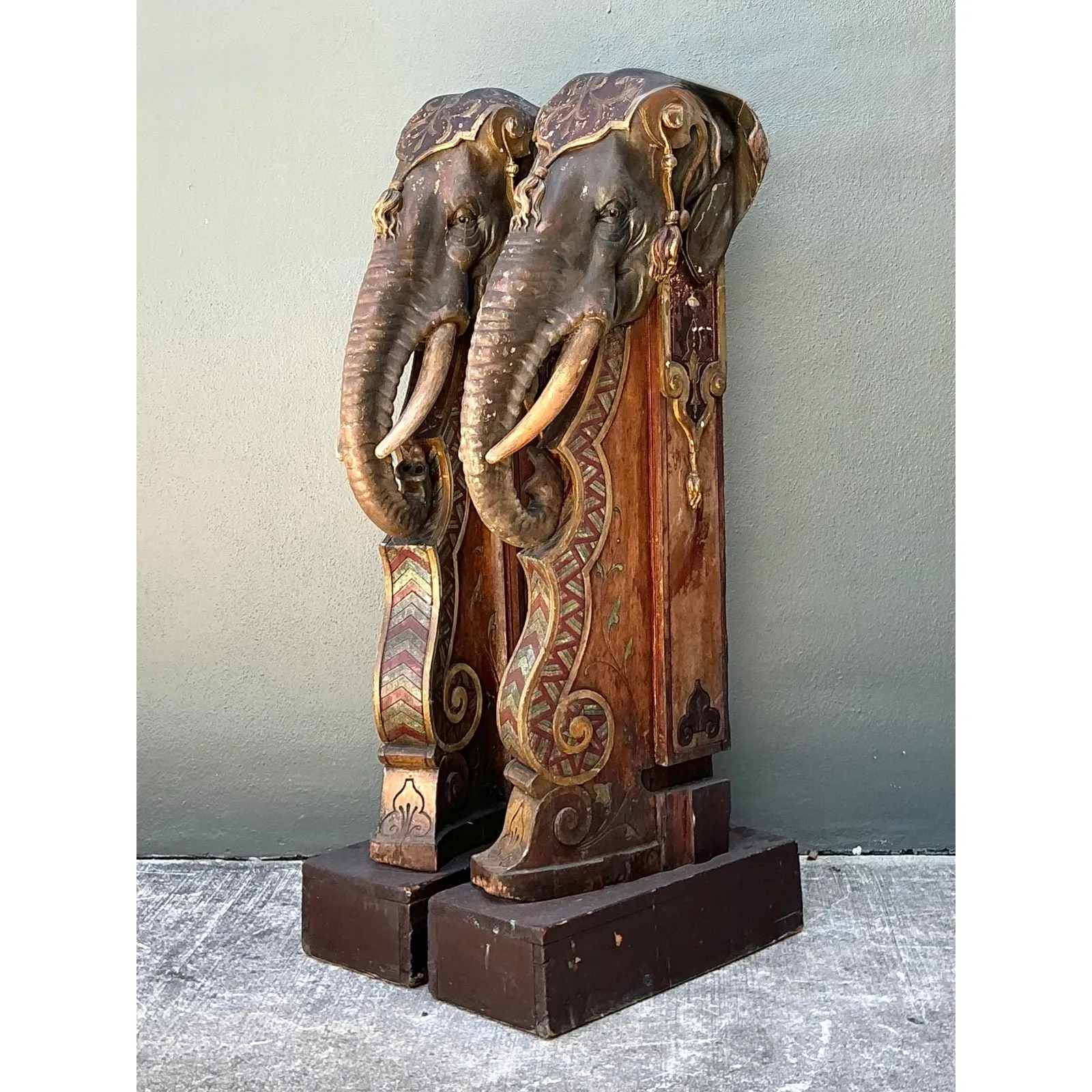 Vintage Boho Polychromed Elephant Statues - A Pair — additional photo 4