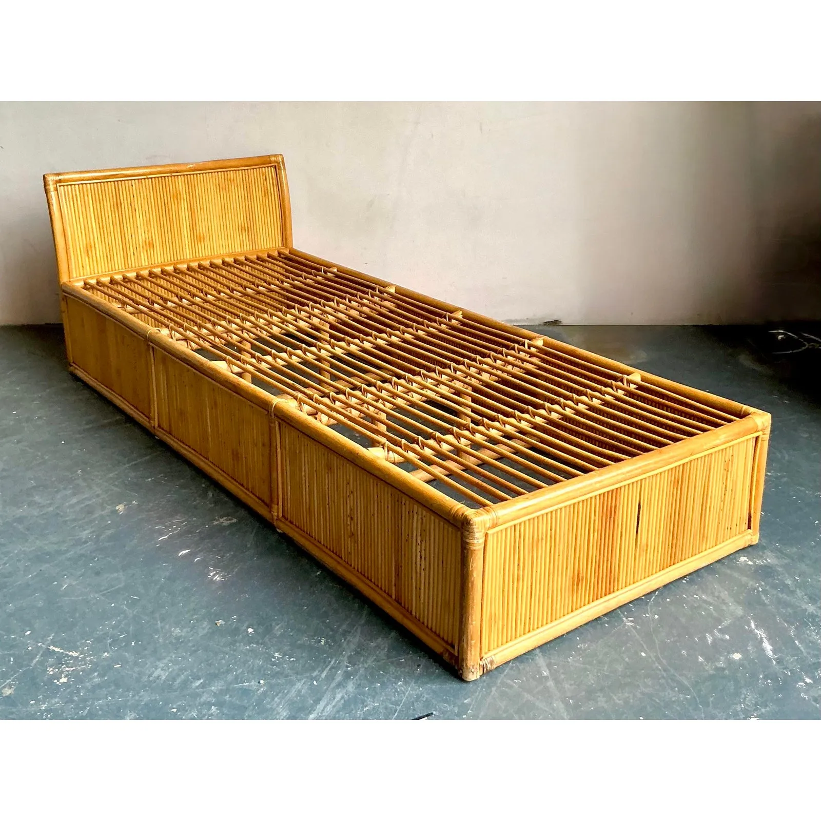 Vintage Boho Rattan Day Bed — additional photo 5