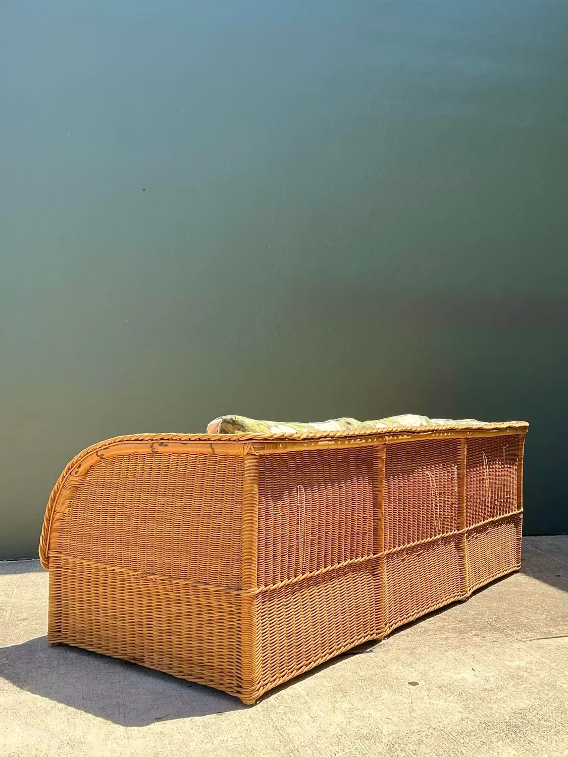 Vintage Braided Rattan Magnolia Print Sofa — additional photo 4