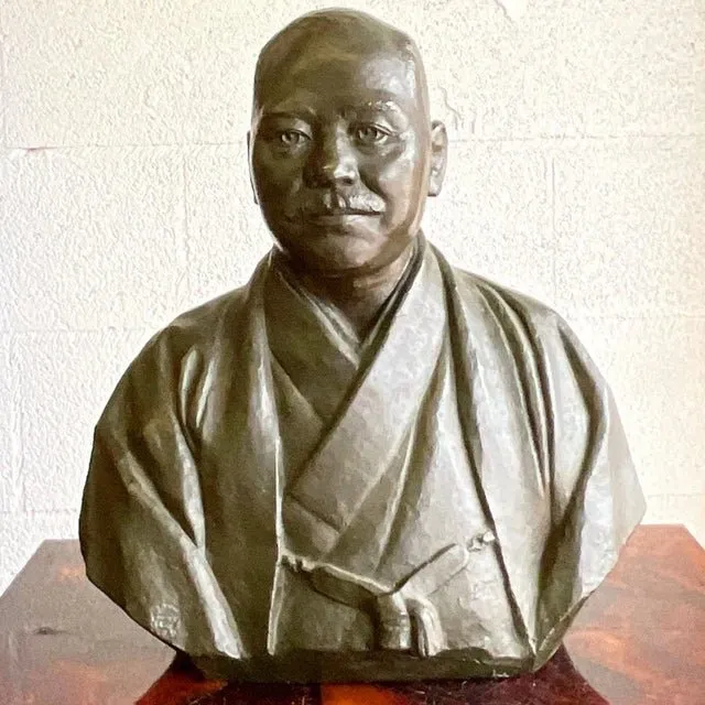 Vintage Bronze Sculpture of Handsome Man — additional photo 4