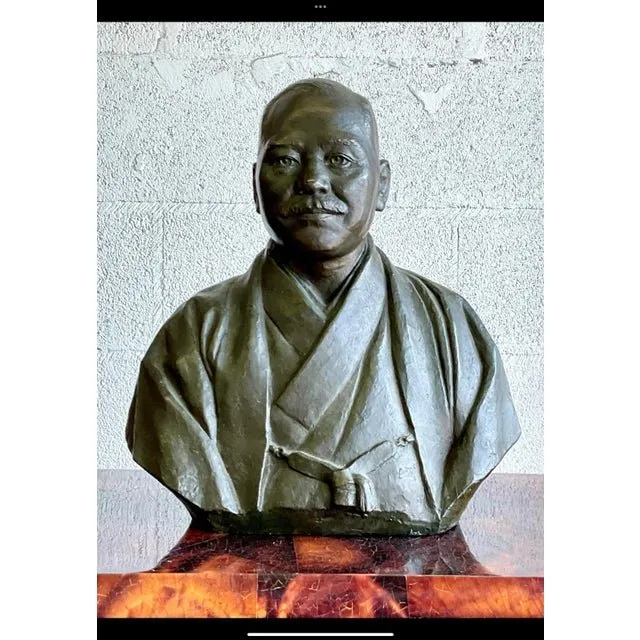 Vintage Bronze Sculpture of Handsome Man — additional photo 8