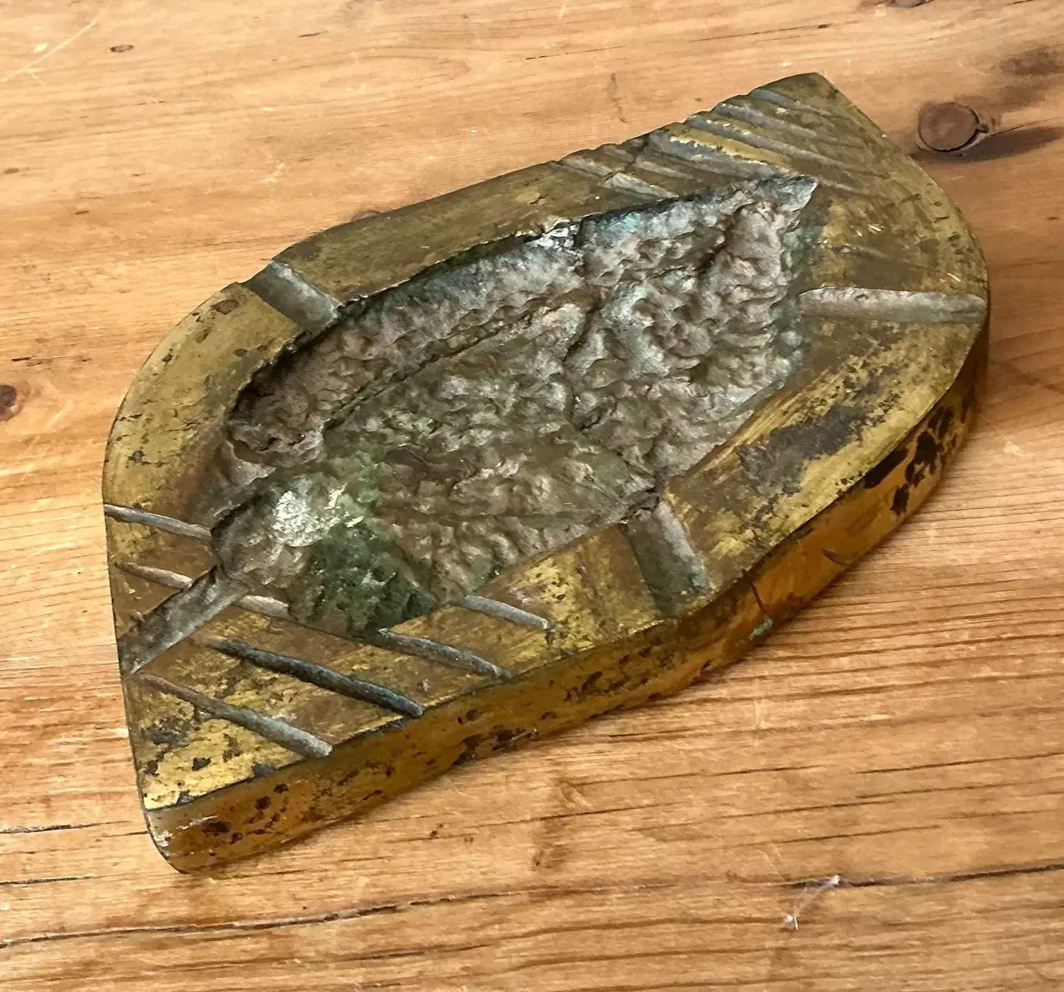 Vintage Brutalist Leaf Ashtray — additional photo 1