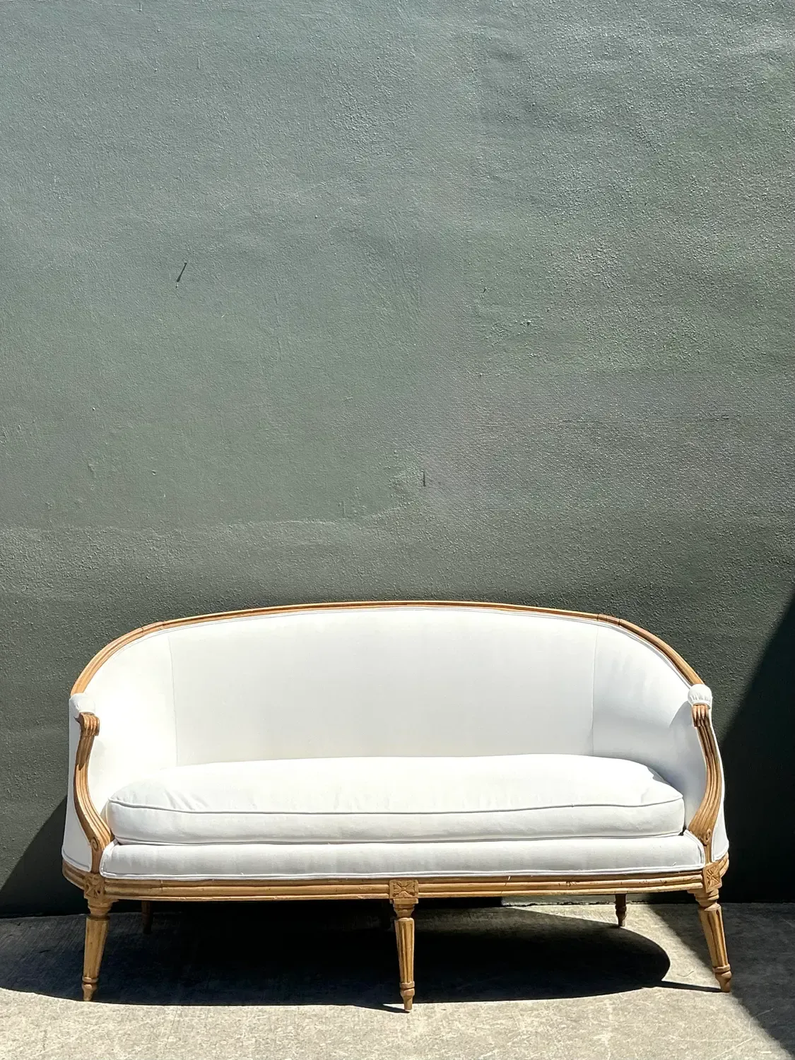 Vintage Carved Canape Sofa — additional photo 4