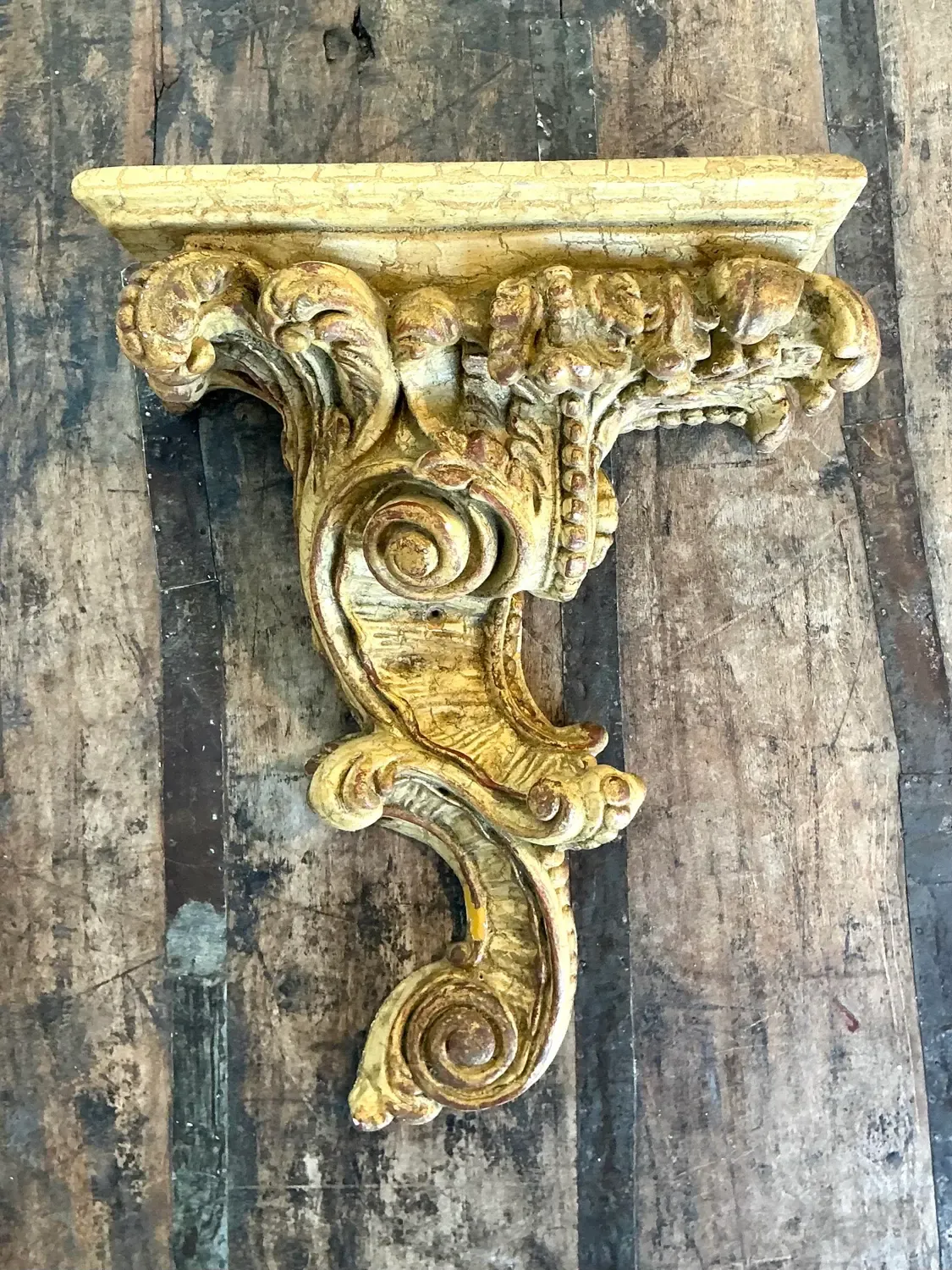 Vintage Cast Resin Bracket — additional photo 1