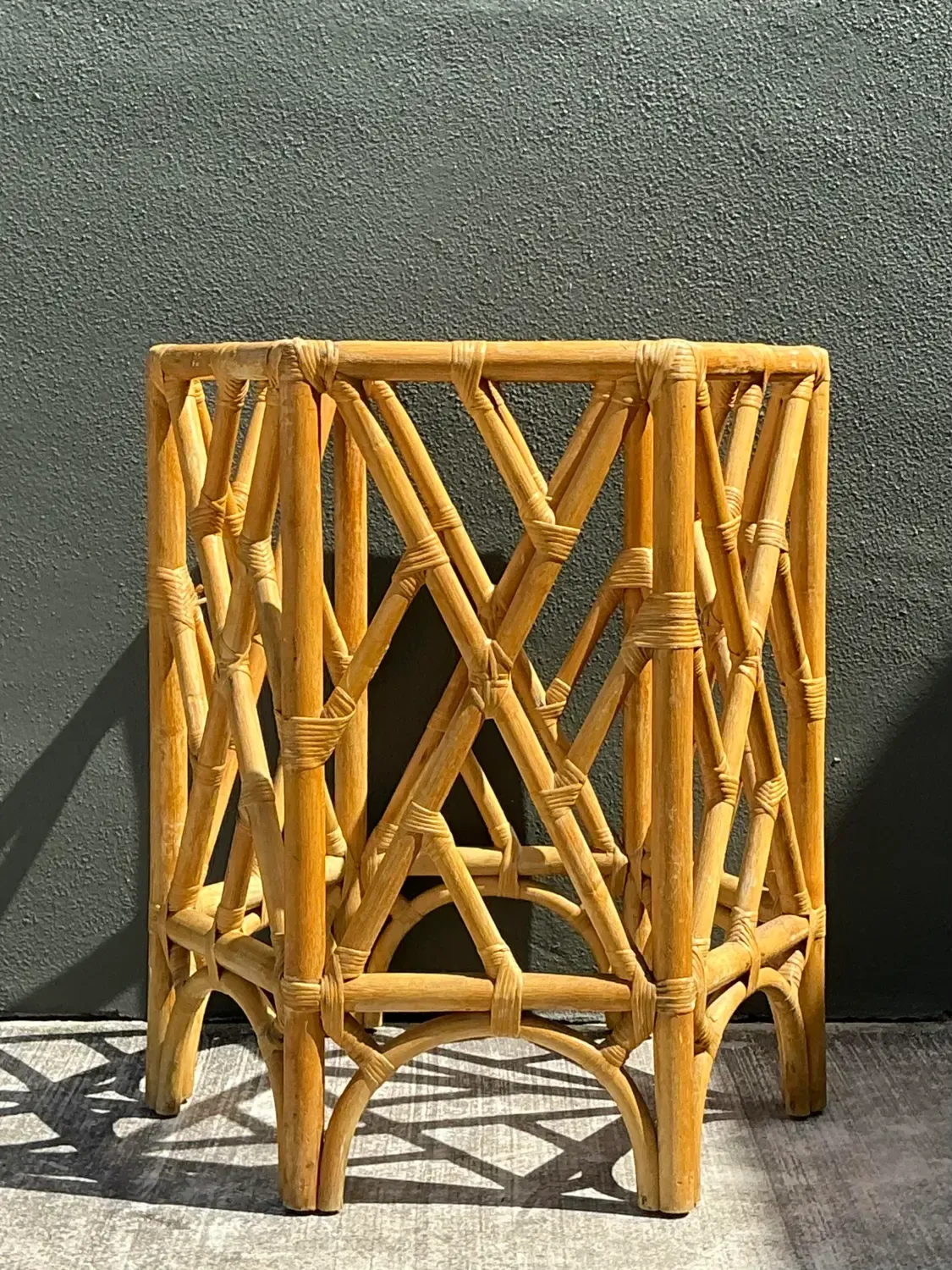 Vintage Chinese Chippendale Rattan Table Pedestal — additional photo 1